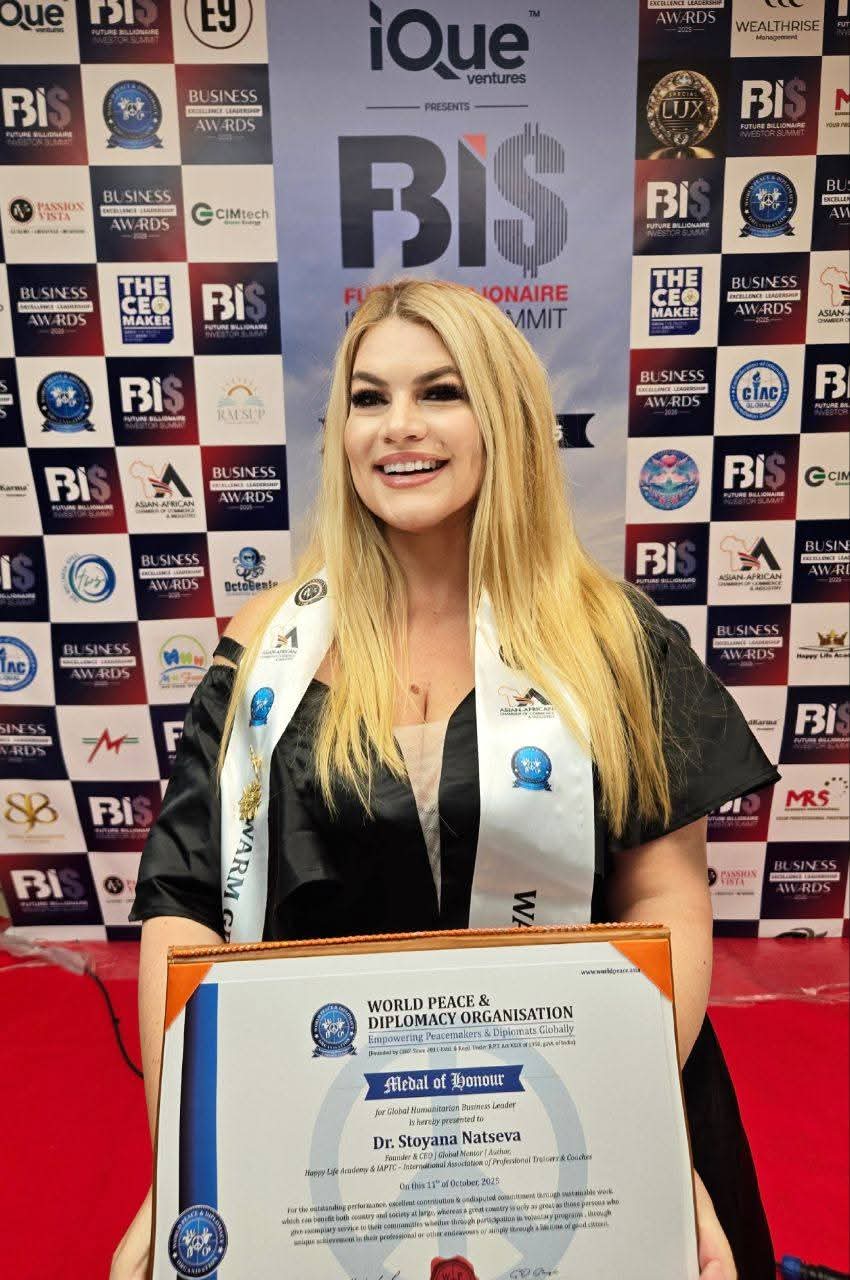 Д-р Стояна Нацева с Медал на честта от World Peace & Diplomacy Organisation в Дубай