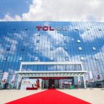Легендата на „Арсенал“ Робер Пирес посети интелигентната производствена база за климатици на TCL, за да тества смарт технологии от „шампионска класа“